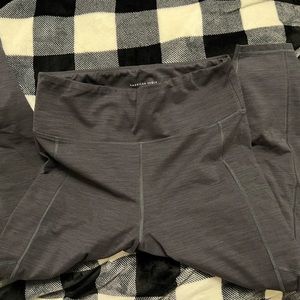 American eagle( aerie) Grey yoga pants with pockets. Barely worn.